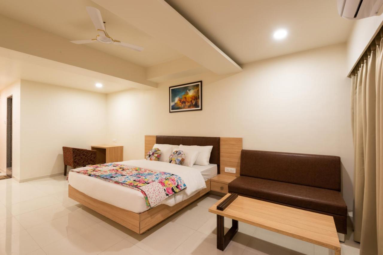 Hotel Drishti,Bhopal Bagian luar foto