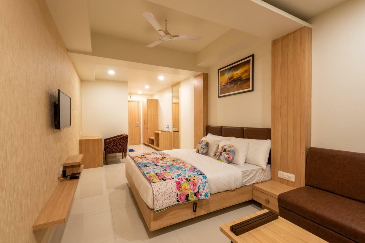 Hotel Drishti,Bhopal Bagian luar foto