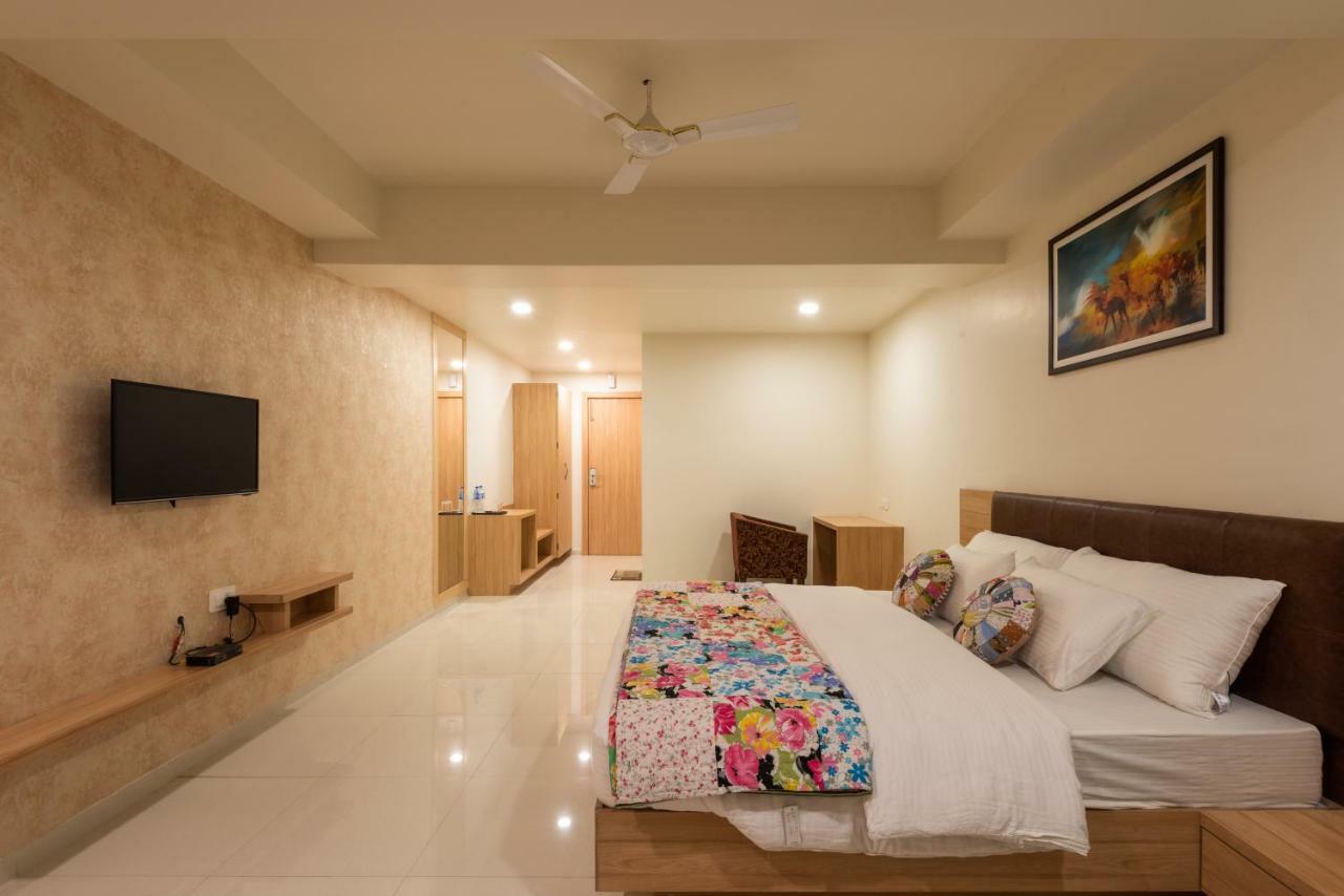 Hotel Drishti,Bhopal Bagian luar foto
