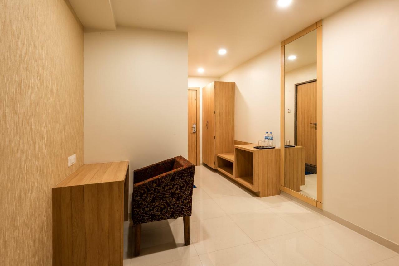 Hotel Drishti,Bhopal Bagian luar foto