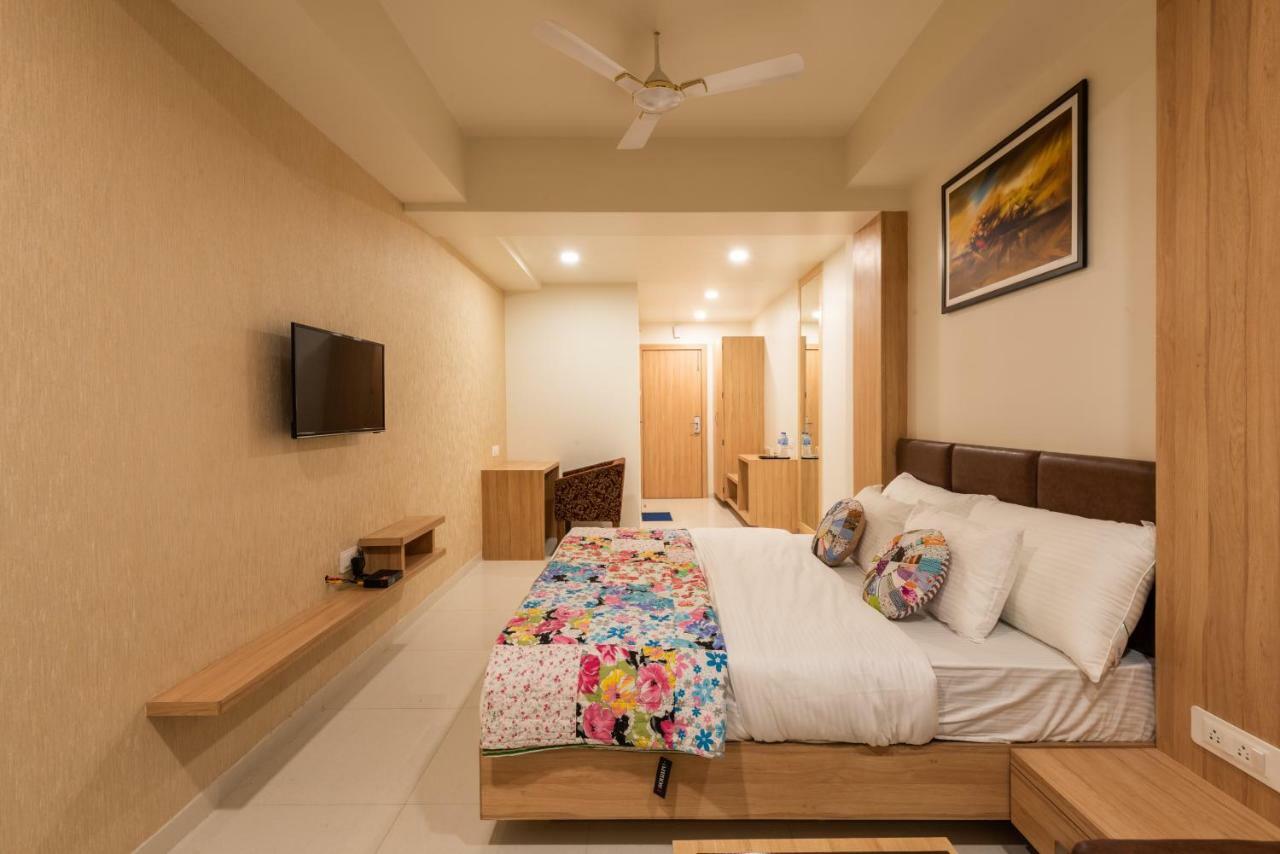 Hotel Drishti,Bhopal Bagian luar foto